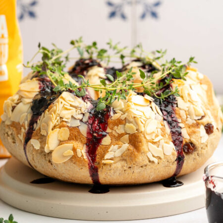 Kysnutá bábovka s mandľami a čučoriedkami