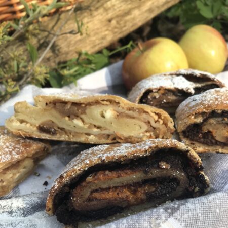 Tvarohový a kakaový závin