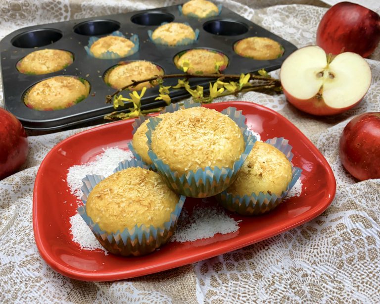Kokosové muffiny s jablkovou plnkou z múky Pernerka