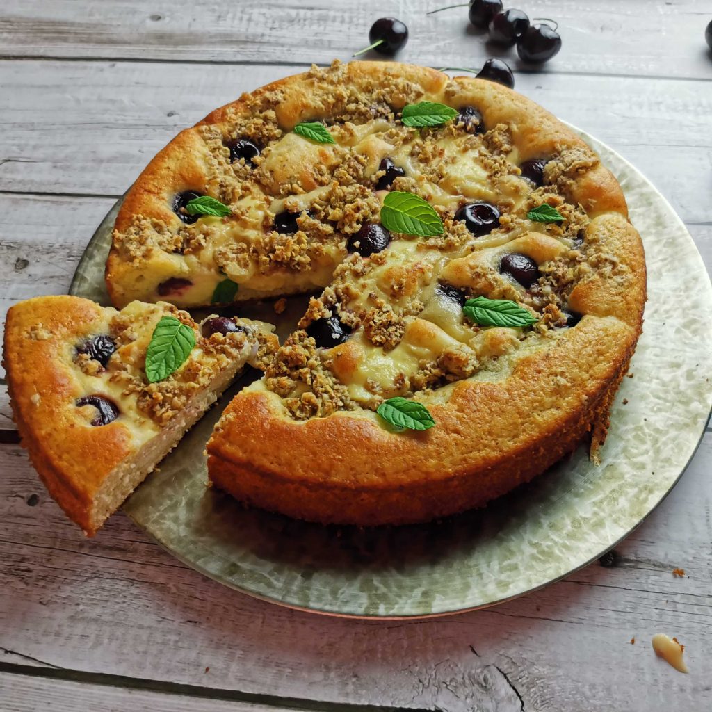 Čerešňovo- tvarohový koláč s mrveničkou zo pšeničnej muky Pernerka