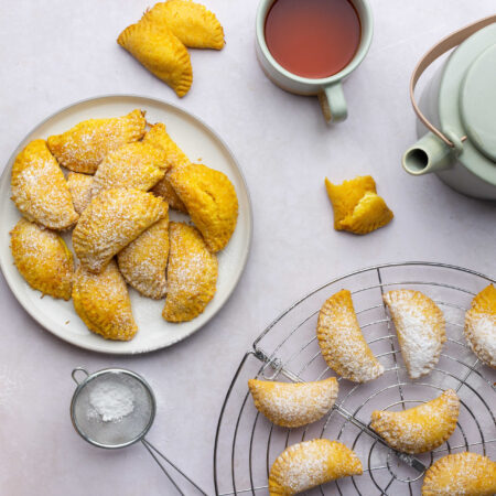 Taštičky z mrkvového cesta s tvarohovou plnkou