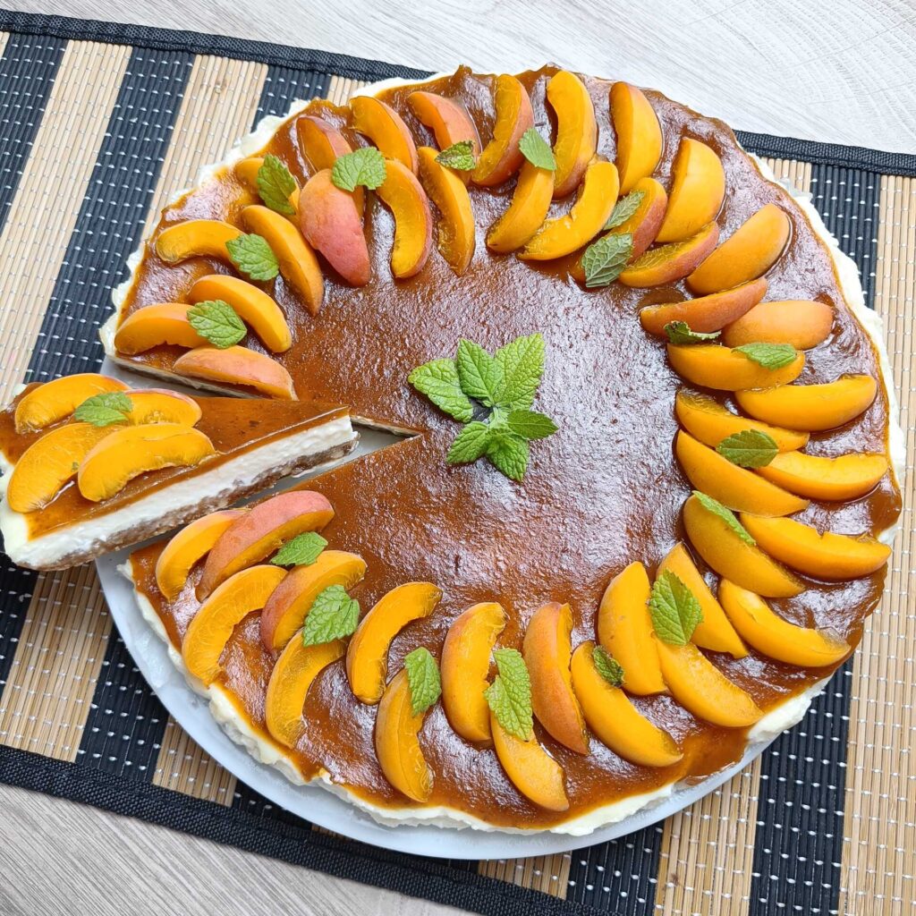 Marhuľovo–tvarohový koláč (Marhuľový cheesecake) z celozrnnej múky Pernerka