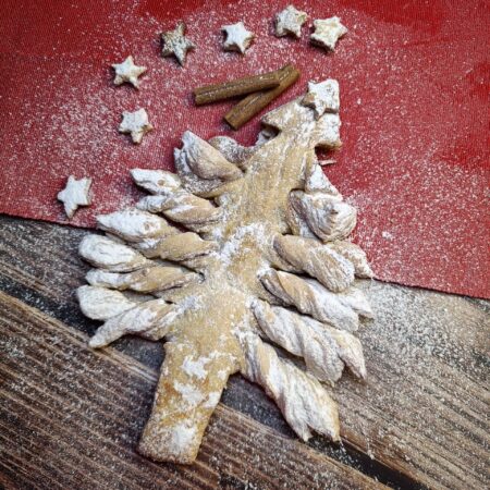 Stromček z lístkového cesta