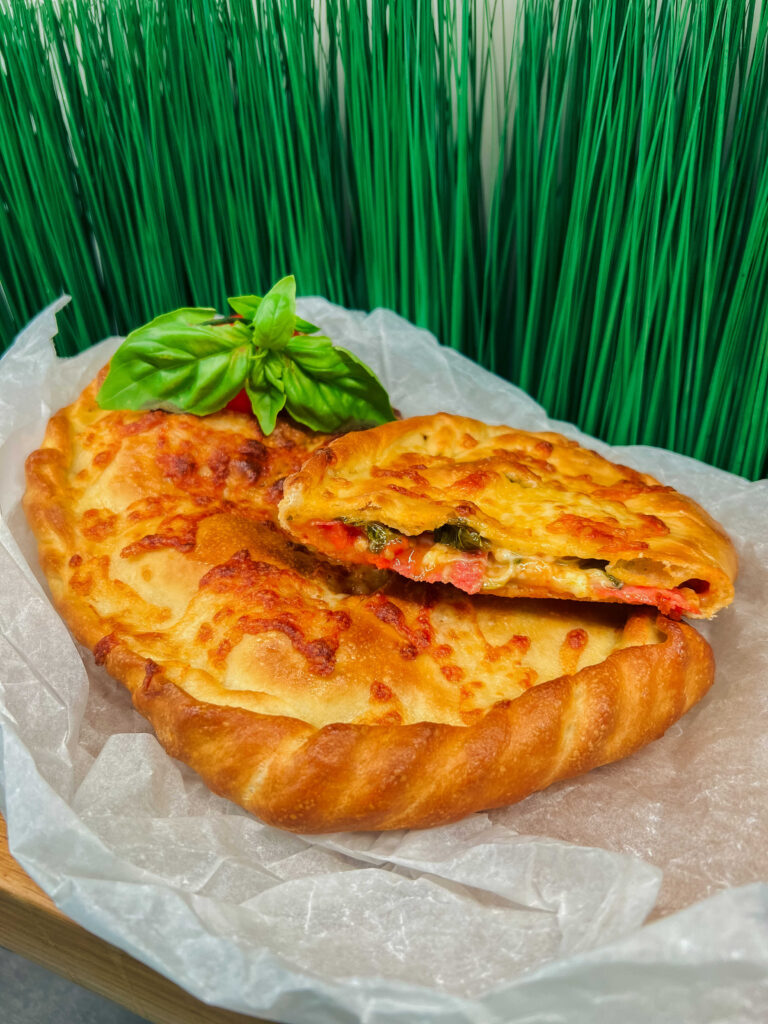 Calzone – prekladaná pizza z pšeničnej múky Pernerka