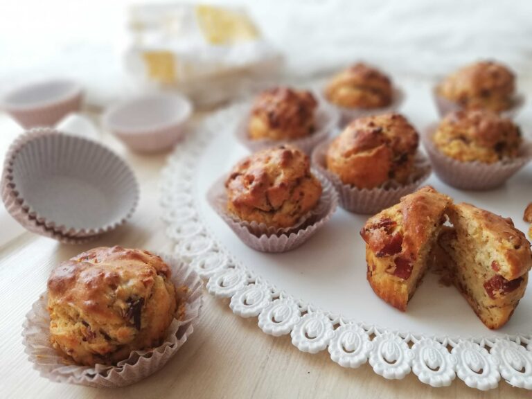 Slané muffiny so sušenými paradajkami a chorizom zo špaldovej Pernerky