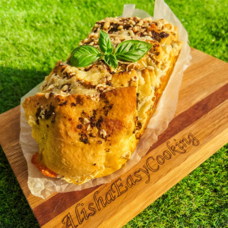 Trhací chlebík s pestom a syrom