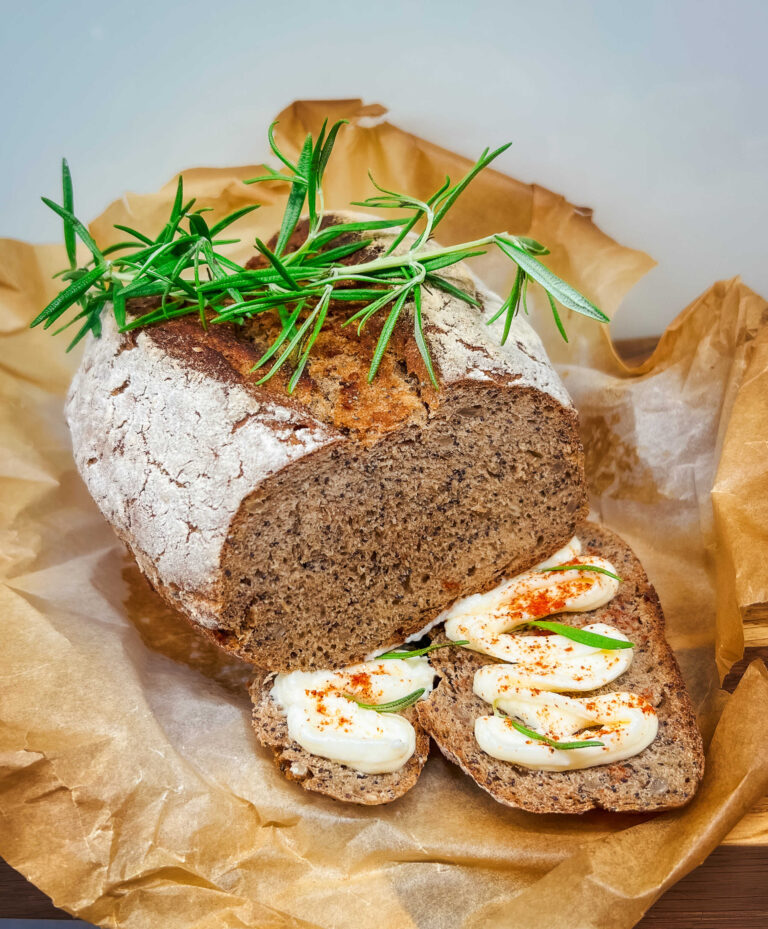 Ražný chlieb s makovým záparom z ražnej celozrnnej hladkej Pernerky