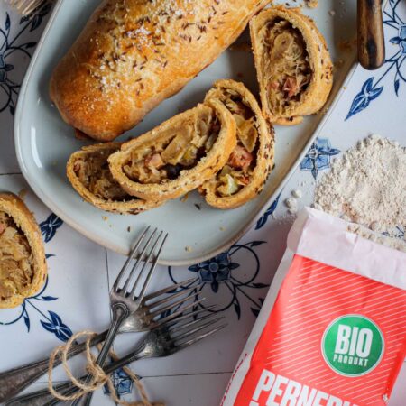 Slaný závin s kapustou a slaninou