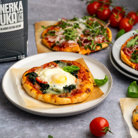 Mini pizze s rukolou a špenátom